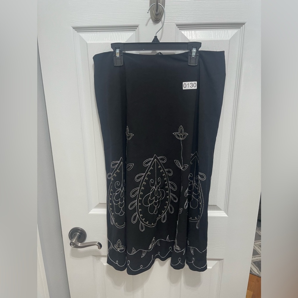 Yarns and stitches skirt black size 8
